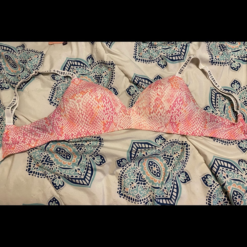 Victoria’s Secret T-shirt Bra sz 34D